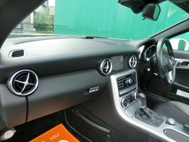 ＳＬＫ ＳＬＫ２００ブルーエフィシェンシ１ｓｔアニバーサリー　電動バリオルーフ動作チェック済み　純正ナビ　Ｂｌｕｅｔｏｏｔｈオーディオ　黒革シート　シートヒーター　純正ＡＷ（21枚目）