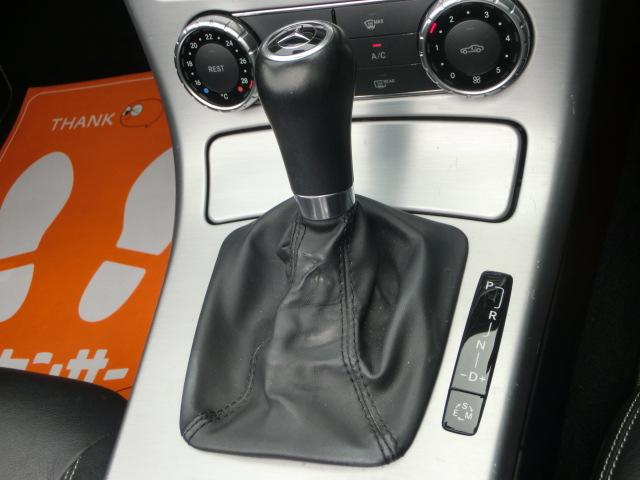 ＳＬＫ ＳＬＫ２００ブルーエフィシェンシ１ｓｔアニバーサリー　電動バリオルーフ動作チェック済み　純正ナビ　Ｂｌｕｅｔｏｏｔｈオーディオ　黒革シート　シートヒーター　純正ＡＷ（23枚目）