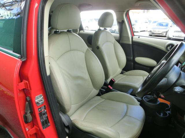 ＭＩＮＩ クーパー　クロスオーバー　レザーシート　カロッツェリアサイバーナビ　テレビ　ＤＶＤ　Ｂｌｕｅｔｏｏｔｈオーディオ　バックカメラ　ＨＩＤ　プッシュスタート　ルーフホワイト　純正ＡＷ（3枚目）