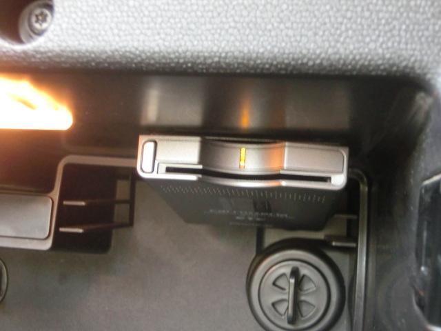 ＭＩＮＩ クーパー　クロスオーバー　レザーシート　カロッツェリアサイバーナビ　テレビ　ＤＶＤ　Ｂｌｕｅｔｏｏｔｈオーディオ　バックカメラ　ＨＩＤ　プッシュスタート　ルーフホワイト　純正ＡＷ（12枚目）