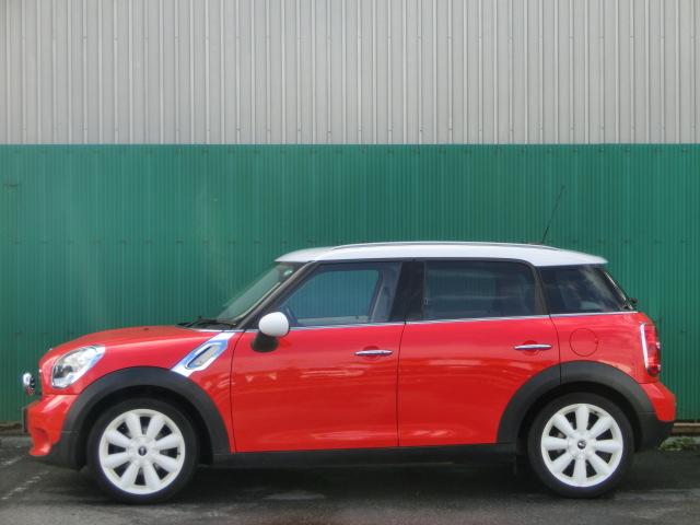 ＭＩＮＩ クーパー　クロスオーバー　レザーシート　カロッツェリアサイバーナビ　テレビ　ＤＶＤ　Ｂｌｕｅｔｏｏｔｈオーディオ　バックカメラ　ＨＩＤ　プッシュスタート　ルーフホワイト　純正ＡＷ（14枚目）