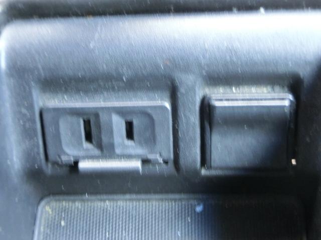 エルグランド 250ハイウェイスター 両側電動スライドドア 純正ナビ テレビ DVD Bluetoothオーディオ バックカメラ アラウンドビューモニター フリップダウンモニター キャプテンシート オットマン 後期型純正AW(12枚目)