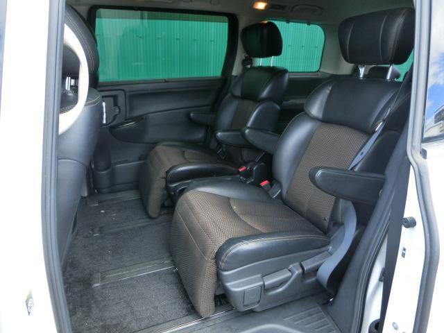 エルグランド 250ハイウェイスター 両側電動スライドドア 純正ナビ テレビ DVD Bluetoothオーディオ バックカメラ アラウンドビューモニター フリップダウンモニター キャプテンシート オットマン 後期型純正AW(17枚目)