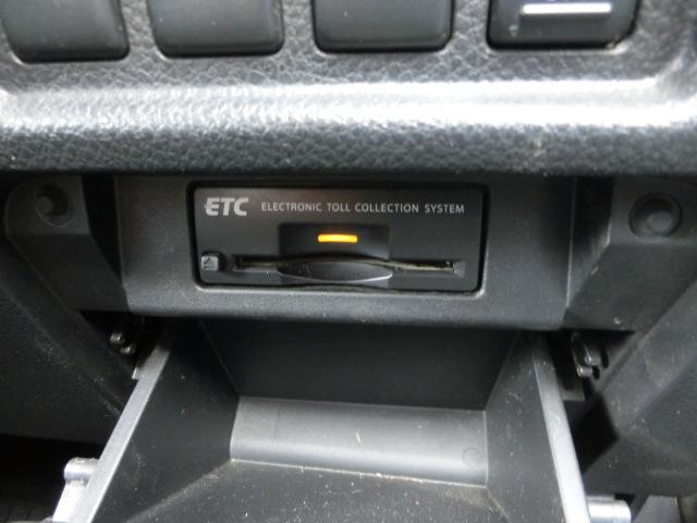 エルグランド 250ハイウェイスター 両側電動スライドドア 純正ナビ テレビ DVD Bluetoothオーディオ バックカメラ アラウンドビューモニター フリップダウンモニター キャプテンシート オットマン 後期型純正AW(26枚目)