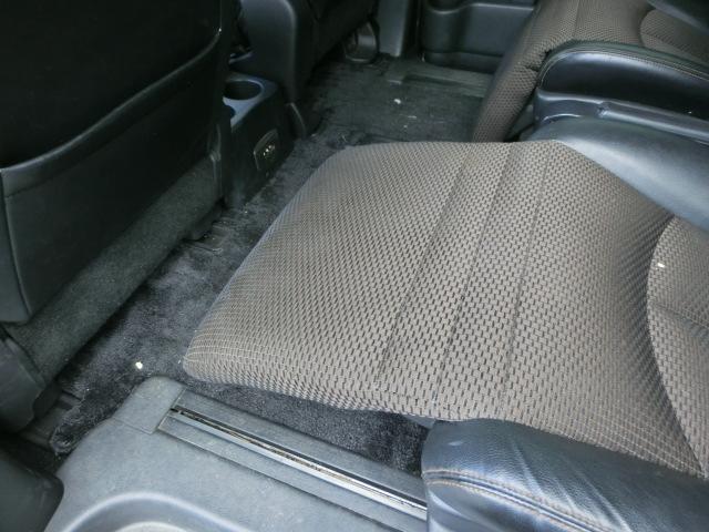 エルグランド 250ハイウェイスター 両側電動スライドドア 純正ナビ テレビ DVD Bluetoothオーディオ バックカメラ アラウンドビューモニター フリップダウンモニター キャプテンシート オットマン 後期型純正AW(31枚目)