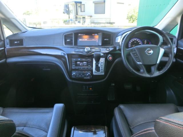 エルグランド ３５０ハイウェイスタープレミアム　両側電動スライドドア　パワーバックドア　純正ナビ　テレビ　Ｂｌｕｅｔｏｏｔｈオーディオ　バックカメラ　アラウンドビューモニター　フリップダウンモニター　ダブルサンルーフリア不動　オットマン（4枚目）