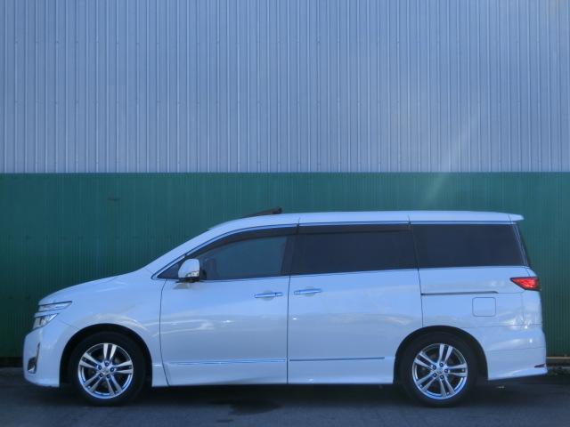 エルグランド ３５０ハイウェイスタープレミアム　両側電動スライドドア　パワーバックドア　純正ナビ　テレビ　Ｂｌｕｅｔｏｏｔｈオーディオ　バックカメラ　アラウンドビューモニター　フリップダウンモニター　ダブルサンルーフリア不動　オットマン（14枚目）