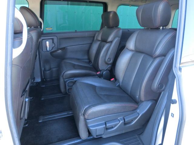 エルグランド ３５０ハイウェイスタープレミアム　両側電動スライドドア　パワーバックドア　純正ナビ　テレビ　Ｂｌｕｅｔｏｏｔｈオーディオ　バックカメラ　アラウンドビューモニター　フリップダウンモニター　ダブルサンルーフリア不動　オットマン（17枚目）