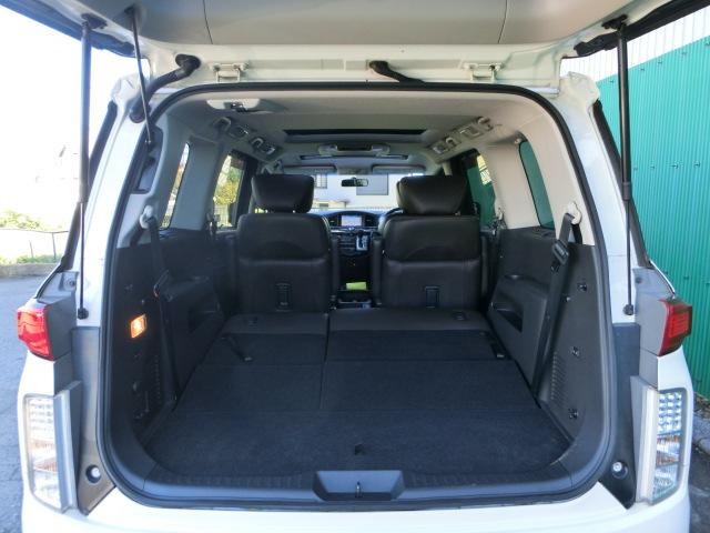 エルグランド ３５０ハイウェイスタープレミアム　両側電動スライドドア　パワーバックドア　純正ナビ　テレビ　Ｂｌｕｅｔｏｏｔｈオーディオ　バックカメラ　アラウンドビューモニター　フリップダウンモニター　ダブルサンルーフリア不動　オットマン（19枚目）