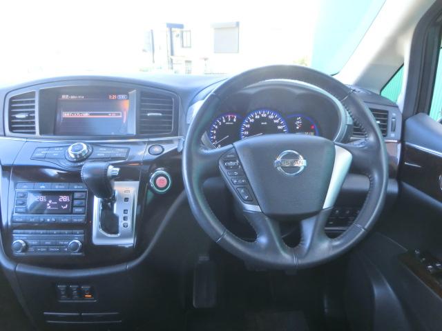 エルグランド ３５０ハイウェイスタープレミアム　両側電動スライドドア　パワーバックドア　純正ナビ　テレビ　Ｂｌｕｅｔｏｏｔｈオーディオ　バックカメラ　アラウンドビューモニター　フリップダウンモニター　ダブルサンルーフリア不動　オットマン（22枚目）