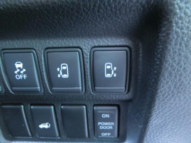 エルグランド ３５０ハイウェイスタープレミアム　両側電動スライドドア　パワーバックドア　純正ナビ　テレビ　Ｂｌｕｅｔｏｏｔｈオーディオ　バックカメラ　アラウンドビューモニター　フリップダウンモニター　ダブルサンルーフリア不動　オットマン（26枚目）