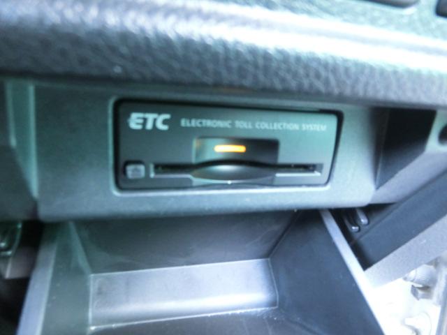 エルグランド ３５０ハイウェイスタープレミアム　両側電動スライドドア　パワーバックドア　純正ナビ　テレビ　Ｂｌｕｅｔｏｏｔｈオーディオ　バックカメラ　アラウンドビューモニター　フリップダウンモニター　ダブルサンルーフリア不動　オットマン（27枚目）