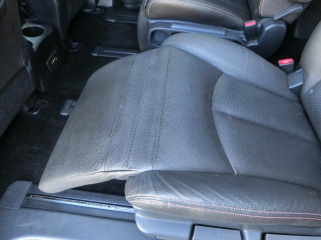 エルグランド ３５０ハイウェイスタープレミアム　両側電動スライドドア　パワーバックドア　純正ナビ　テレビ　Ｂｌｕｅｔｏｏｔｈオーディオ　バックカメラ　アラウンドビューモニター　フリップダウンモニター　ダブルサンルーフリア不動　オットマン（36枚目）