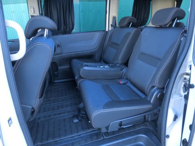 セレナ ハイウェイスター　ダブルサンルーフ　純正ＨＤＤナビ　Ｂｌｕｅｔｏｏｔｈオーディオ　ＤＶＤ　地デジチューナー　フリップダウンモニター　両側スライド片側電動スライドドア　前後ドラレコ　スマートキー　ラジエーター新品取付（17枚目）