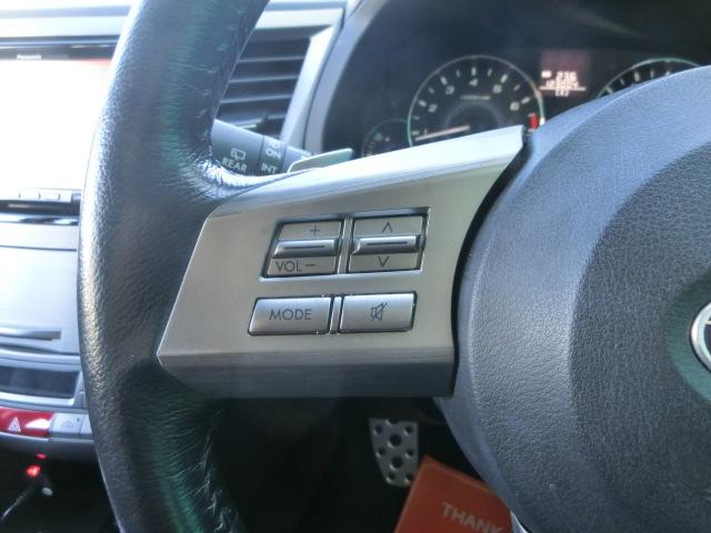 ☆ハンドルでオーディオ操作出来るので楽ですね☆