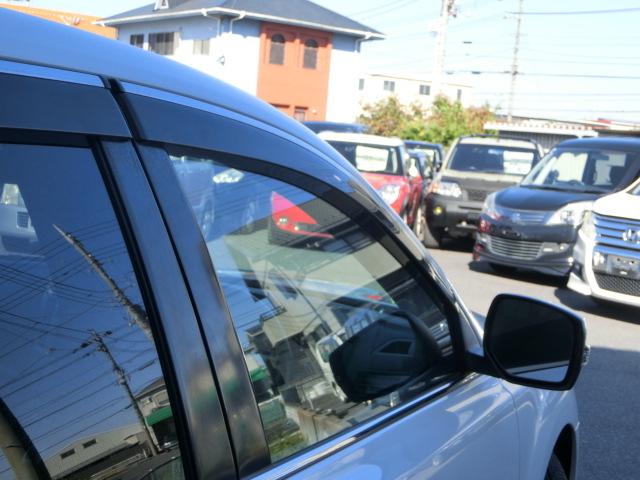 ☆雨天時等窓を開けるには欠かせないドアバイザー付き☆