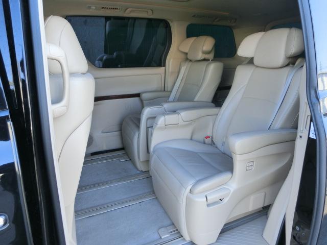 アルファード ３５０Ｇ　Ｌパッケージ　純正ＨＤＤナビ　テレビ　ＤＶＤ　バックカメラ　フリップダウンモニター　エグゼクティブシート　革シート　シートヒーター　オットマン　両側電動スライドドア　パワーバックドア　ダブルサンルーフ（17枚目）