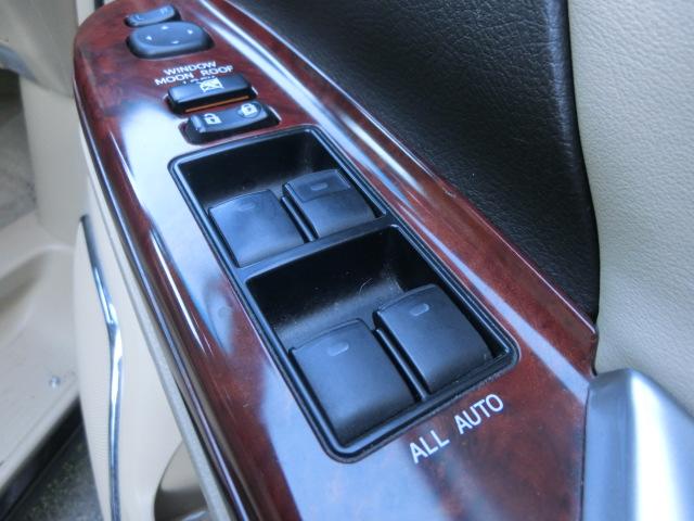 アルファード ３５０Ｇ　Ｌパッケージ　純正ＨＤＤナビ　テレビ　ＤＶＤ　バックカメラ　フリップダウンモニター　エグゼクティブシート　革シート　シートヒーター　オットマン　両側電動スライドドア　パワーバックドア　ダブルサンルーフ（28枚目）