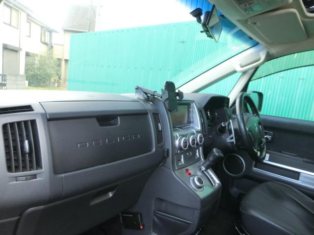 デリカＤ：５ Ｇ　パワーパッケージ　トリプルパノラマルーフ　純正ナビ　バックカメラ　フロントカメラ　両側スライド片側電動スライドドア　ＪＡＯＳマッドフラップ　切替４ＷＤ　スマートキー　ＨＩＤ　純正オプションサイドガード（21枚目）