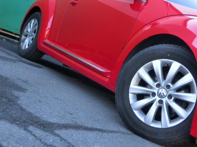 ザ・ビートル デザイン　クラリオンナビ　テレビ　ＤＶＤ　Ｂｌｕｅｔｏｏｔｈオーディオ　バックカメラ　純正ＡＷ　社外ＡＷスタッドレス積み込み　キーレス（19枚目）