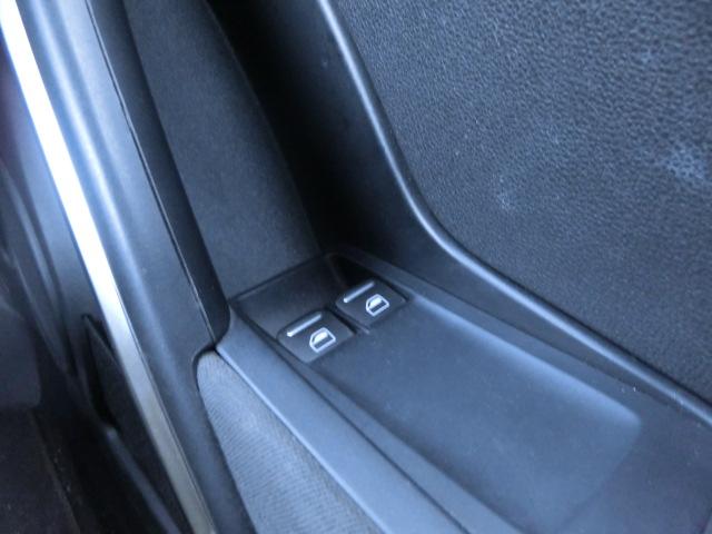 ザ・ビートル デザイン　クラリオンナビ　テレビ　ＤＶＤ　Ｂｌｕｅｔｏｏｔｈオーディオ　バックカメラ　純正ＡＷ　社外ＡＷスタッドレス積み込み　キーレス（24枚目）