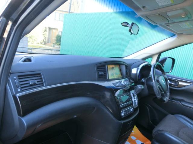 エルグランド ２５０ハイウェイスター　両側スライド片側電動スライドドア　純正ナビ　テレビ　ＤＶＤ　バックカメラ　Ｂｌｕｅｔｏｏｔｈオーディオ　フリップダウンモニター　スマートキー　純正ＡＷ（21枚目）