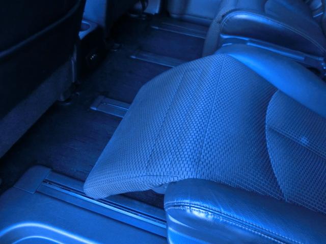 エルグランド ２５０ハイウェイスター　両側スライド片側電動スライドドア　純正ナビ　テレビ　ＤＶＤ　バックカメラ　Ｂｌｕｅｔｏｏｔｈオーディオ　フリップダウンモニター　スマートキー　純正ＡＷ（31枚目）