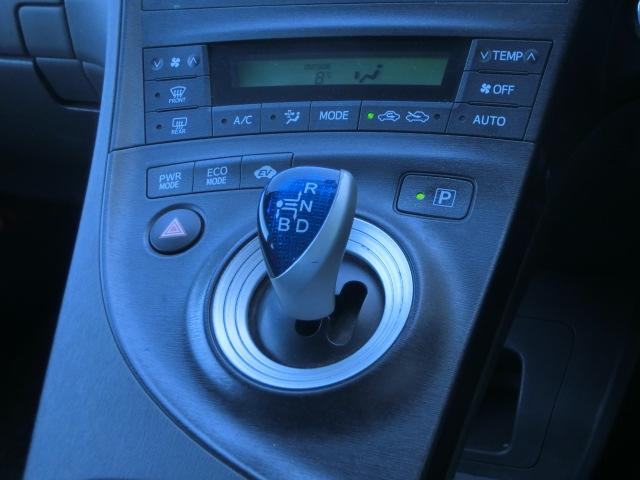 プリウス Ｇ　純正ＨＤＤナビ　テレビ　ＤＶＤ　Ｂｌｕｅｔｏｏｔｈオーディオ　バックカメラ　スマートキー　レベライザー　シートカバー　ＥＴＣ　クルーズコントロール（26枚目）