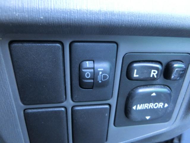 プリウス Ｇ　純正ＨＤＤナビ　テレビ　ＤＶＤ　Ｂｌｕｅｔｏｏｔｈオーディオ　バックカメラ　スマートキー　レベライザー　シートカバー　ＥＴＣ　クルーズコントロール（27枚目）