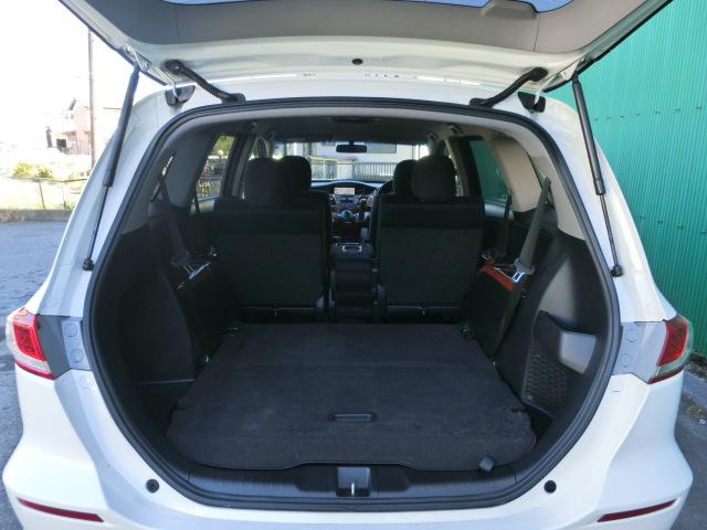 ☆荷室内です☆サードシートを畳めば、大きな荷物も収納出来ます☆