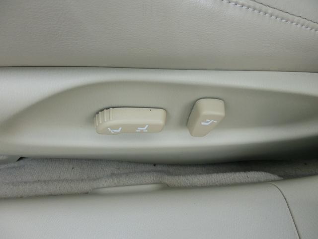 フーガ 250GT タイプP 革 シートエアコン 全席パワーシート オットマン スマートキー 純正マルチ テレビ DVD Bluetoothオーディオ バックカメラ サイドカメラ ETC 社外19インチAW(34枚目)