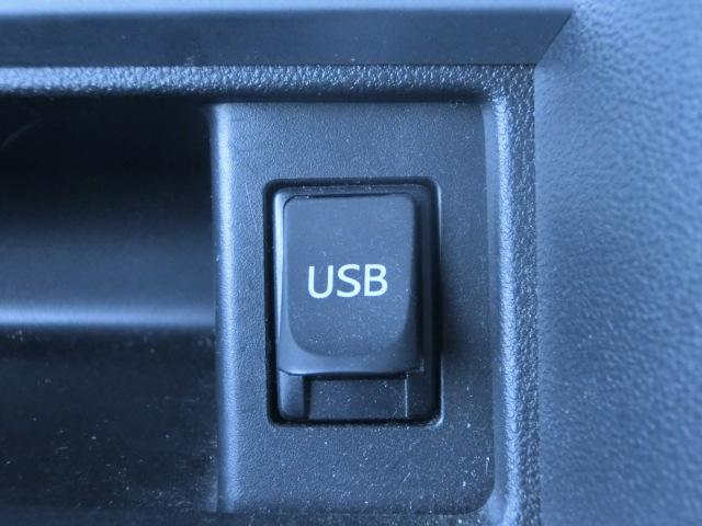 タント カスタムRS スマートセレクションSA 両側電動スライドドア 純正ナビ テレビ DVD USBポート 衝突軽減システム スマートキー 車種専用シートカバー 社外AWスタッドレス 純正AW夏タイヤ付き車内(11枚目)