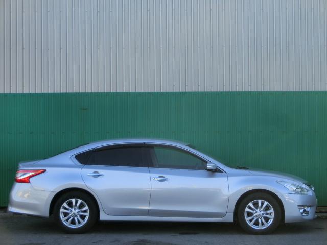 ティアナ ＸＬ　純正ナビ　テレビ　ＤＶＤ　Ｂｌｕｅｔｏｏｔｈオーディオ　バックカメラ　アラウンドビューモニター　スマートキー　パワーシート　オットマン　純正ＡＷ　ＨＩＤ（13枚目）