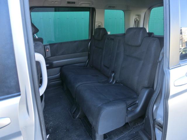 ステップワゴンスパーダ Ｚ　両側電動スライドドア　純正ＨＤＤナビ　テレビ　ＤＶＤ　フリップダウンモニター　バックカメラ　全周囲カメラ　ＨＩＤ　スマートキー　純正ＡＷ（17枚目）