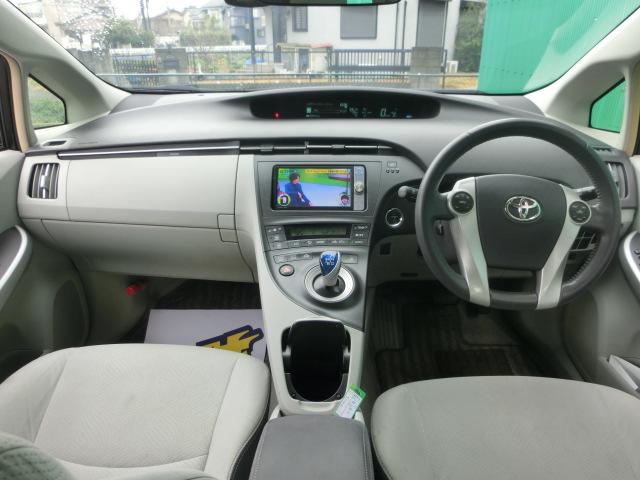 プリウス Ｓ　ＬＥＤエディション　純正ＨＤＤナビ　バックカメラ　ＬＥＤヘッドランプ　ＥＴＣ　スマートキー　ドライブレコーダー　プッシュスタート　純正ＡＷ　プライバシーガラス　ＩＳＯＦＩＸ対応シート（4枚目）