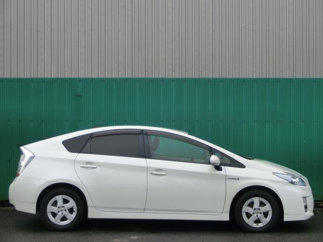 プリウス Ｓ　ＬＥＤエディション　純正ＨＤＤナビ　バックカメラ　ＬＥＤヘッドランプ　ＥＴＣ　スマートキー　ドライブレコーダー　プッシュスタート　純正ＡＷ　プライバシーガラス　ＩＳＯＦＩＸ対応シート（13枚目）