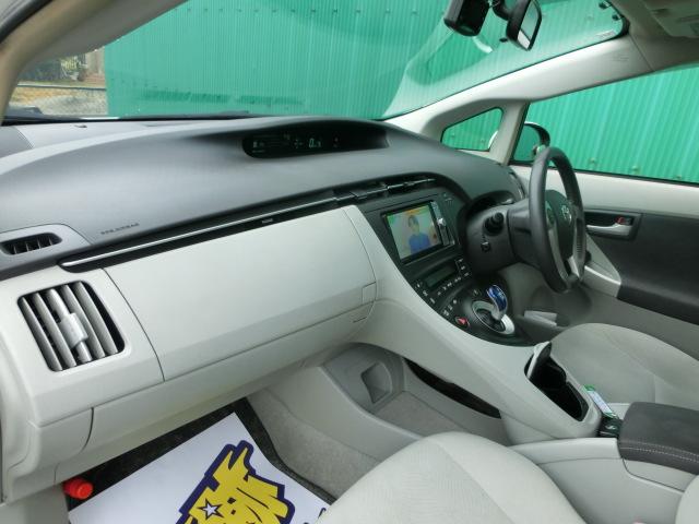 プリウス Ｓ　ＬＥＤエディション　純正ＨＤＤナビ　バックカメラ　ＬＥＤヘッドランプ　ＥＴＣ　スマートキー　ドライブレコーダー　プッシュスタート　純正ＡＷ　プライバシーガラス　ＩＳＯＦＩＸ対応シート（21枚目）