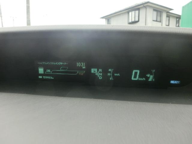 プリウス Ｓ　ＬＥＤエディション　純正ＨＤＤナビ　バックカメラ　ＬＥＤヘッドランプ　ＥＴＣ　スマートキー　ドライブレコーダー　プッシュスタート　純正ＡＷ　プライバシーガラス　ＩＳＯＦＩＸ対応シート（24枚目）