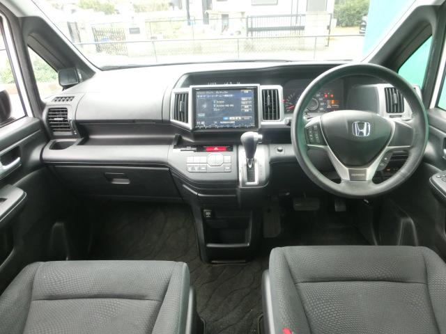 ステップワゴンスパーダ パワーエディション　後期　両側電動スライドドア　純正ナビ　テレビ　ＤＶＤ　フリップダウンモニター　キーレス　ＨＩＤ　フォグランプ　プライバシーガラス　ドアバイザー　純正ＡＷ（4枚目）