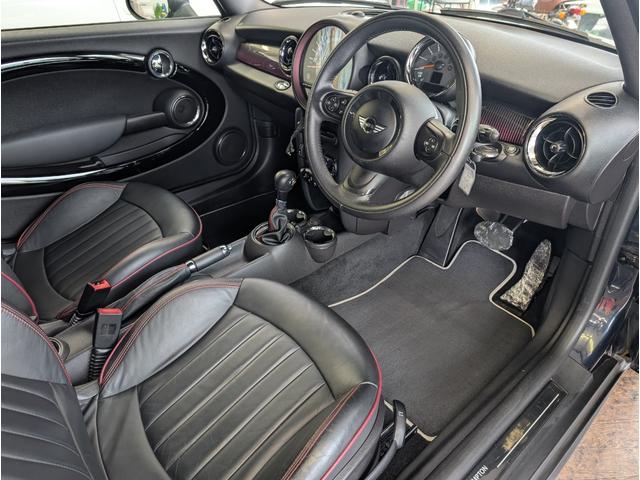 ＭＩＮＩ クーパー　クラブマン　ハンプトン　特別仕様車　黒革シート　クルーズコントロール　前列シートヒーター　ステアリングスイッチ　キーレス　ＨＩＤ　前後フォグランプ　ＥＴＣ　純正１７ＡＷ　ドアバイザー　ＣＤ　ラジオ（10枚目）