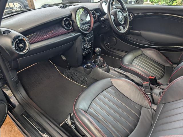 ＭＩＮＩ クーパー　クラブマン　ハンプトン　特別仕様車　黒革シート　クルーズコントロール　前列シートヒーター　ステアリングスイッチ　キーレス　ＨＩＤ　前後フォグランプ　ＥＴＣ　純正１７ＡＷ　ドアバイザー　ＣＤ　ラジオ（12枚目）