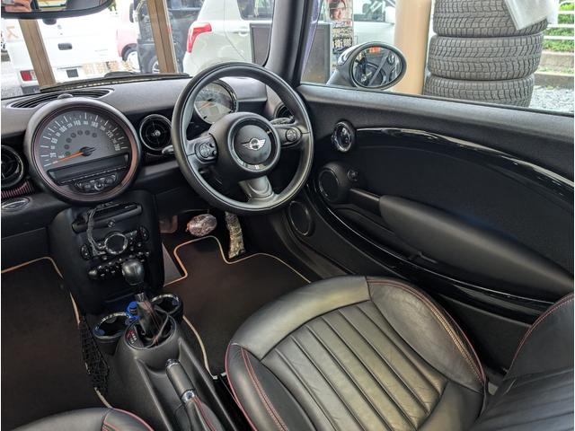 ＭＩＮＩ クーパー　クラブマン　ハンプトン　特別仕様車　黒革シート　クルーズコントロール　前列シートヒーター　ステアリングスイッチ　キーレス　ＨＩＤ　前後フォグランプ　ＥＴＣ　純正１７ＡＷ　ドアバイザー　ＣＤ　ラジオ（13枚目）