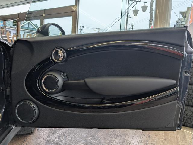 ＭＩＮＩ クーパー　クラブマン　ハンプトン　特別仕様車　黒革シート　クルーズコントロール　前列シートヒーター　ステアリングスイッチ　キーレス　ＨＩＤ　前後フォグランプ　ＥＴＣ　純正１７ＡＷ　ドアバイザー　ＣＤ　ラジオ（28枚目）