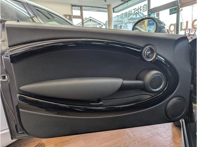 ＭＩＮＩ クーパー　クラブマン　ハンプトン　特別仕様車　黒革シート　クルーズコントロール　前列シートヒーター　ステアリングスイッチ　キーレス　ＨＩＤ　前後フォグランプ　ＥＴＣ　純正１７ＡＷ　ドアバイザー　ＣＤ　ラジオ（29枚目）