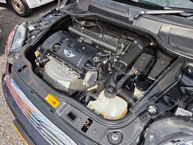 ＭＩＮＩ クーパー　クラブマン　ハンプトン　特別仕様車　黒革シート　クルーズコントロール　前列シートヒーター　ステアリングスイッチ　キーレス　ＨＩＤ　前後フォグランプ　ＥＴＣ　純正１７ＡＷ　ドアバイザー　ＣＤ　ラジオ（44枚目）