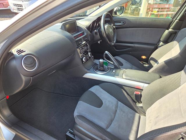 RX-8 タイプS 車検・整備付き 6MT 新品タイヤ付き 純正DVDナビ 純正18AW BOSEサウンドシステム 社外2本出しマフラーRmagic HID Fフォグ キーレス ETC CD再生 ステアリングスイッチ(12枚目)