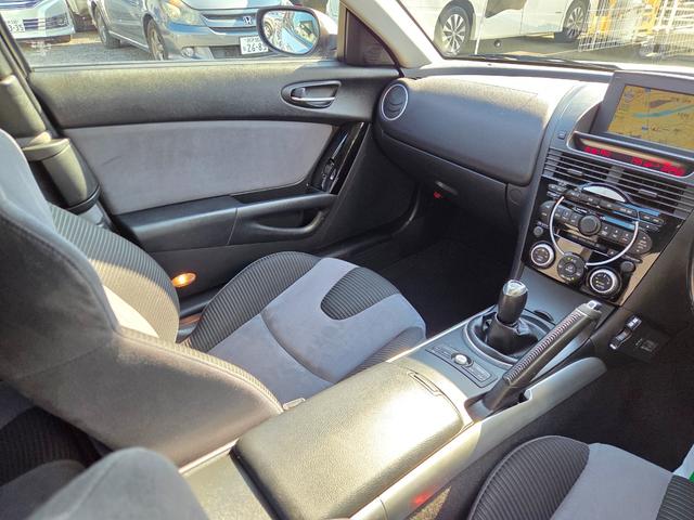 RX-8 タイプS 車検・整備付き 6MT 新品タイヤ付き 純正DVDナビ 純正18AW BOSEサウンドシステム 社外2本出しマフラーRmagic HID Fフォグ キーレス ETC CD再生 ステアリングスイッチ(14枚目)