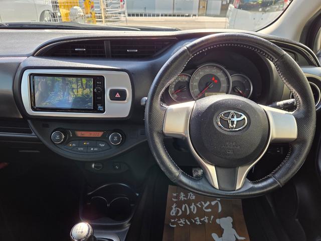 ヴィッツ ＲＳ　５速マニュアル　純正ＳＤナビ　車高調　Ｂカメラ　フルセグ　ＤＶＤ　Ｂｌｕｅｔｏｏｔｈ　キーレス　ＥＴＣ　Ｆフォグ　ドラレコ　Ｒスポ　純正１６ＡＷ　ＬＤＡ　ＰＣＳ　オートハイビーム　トノカバー　記録簿（14枚目）