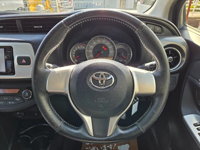 ヴィッツ ＲＳ　５速マニュアル　純正ＳＤナビ　車高調　Ｂカメラ　フルセグ　ＤＶＤ　Ｂｌｕｅｔｏｏｔｈ　キーレス　ＥＴＣ　Ｆフォグ　ドラレコ　Ｒスポ　純正１６ＡＷ　ＬＤＡ　ＰＣＳ　オートハイビーム　トノカバー　記録簿（18枚目）