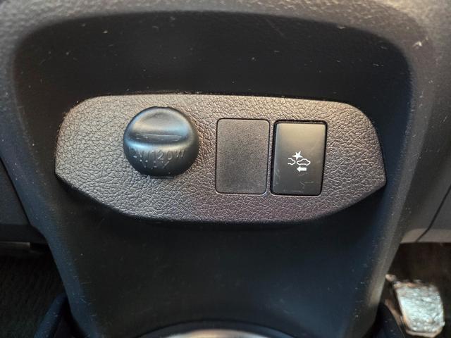 ヴィッツ ＲＳ　５速マニュアル　純正ＳＤナビ　車高調　Ｂカメラ　フルセグ　ＤＶＤ　Ｂｌｕｅｔｏｏｔｈ　キーレス　ＥＴＣ　Ｆフォグ　ドラレコ　Ｒスポ　純正１６ＡＷ　ＬＤＡ　ＰＣＳ　オートハイビーム　トノカバー　記録簿（22枚目）